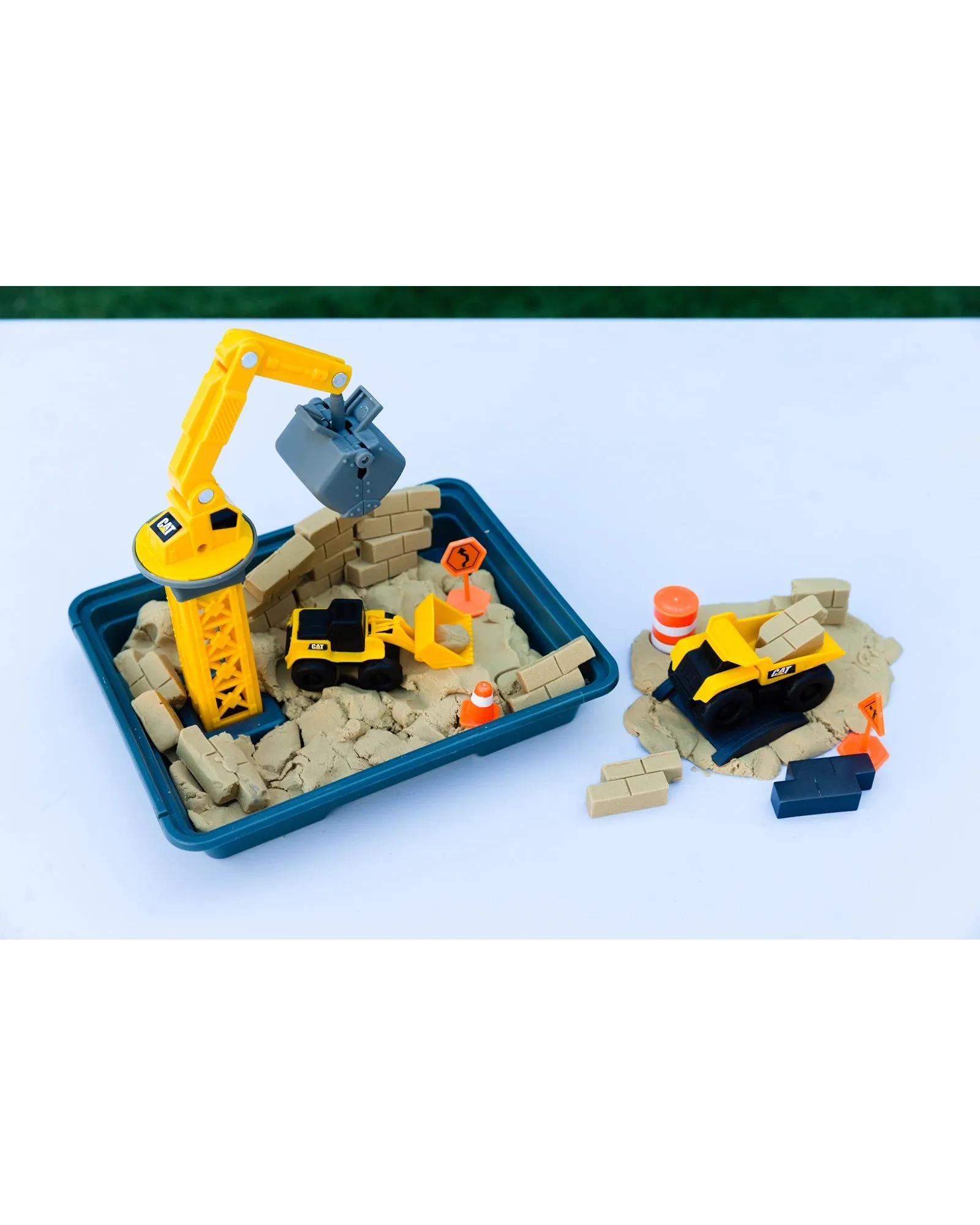 CAT Dig n Build Playset - Assorted