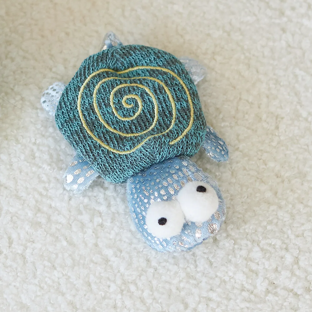 Kazoo Topsy Turtle Cat Toy